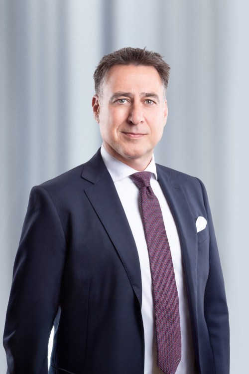 Für Anleger gewinnt das Investieren in KI-Infrastruktur zunehmend an Komplexität. Während die rasanten technologischen Fortschritte faszinieren, warnt Jörg Held, Head of Portfolio Management bei ETHENEA Independent Investors S.A., vor den finanziellen Risiken im Hintergrund.